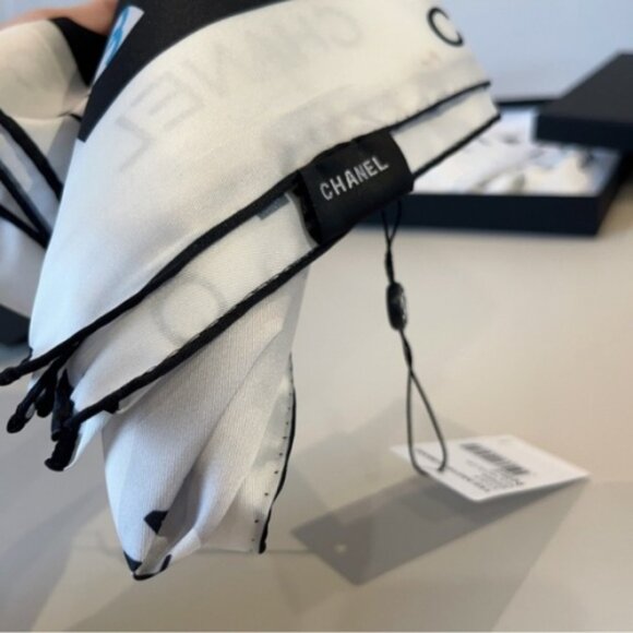 Luxe Chanel Silk Scarf with Hearts - Picture 6 of 8